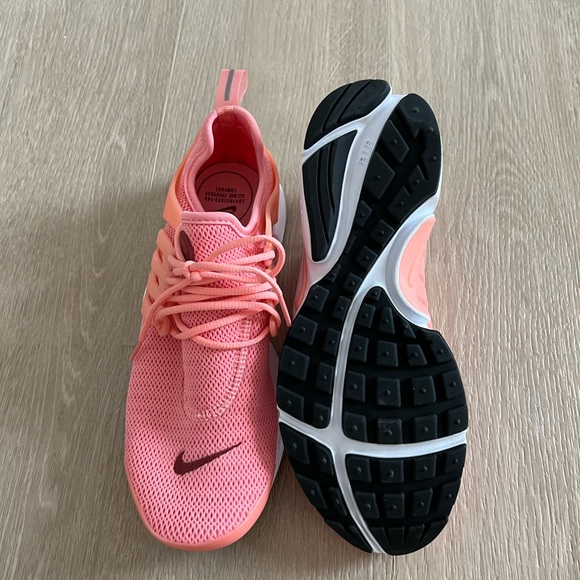 Nick Size 8 Runners NEVER WORN - Picture 4 of 4